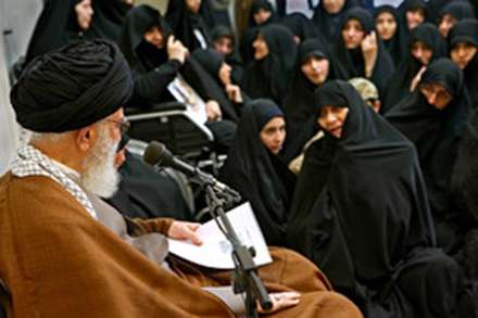 دیدار جمعی از خانواده‌های شهدای مدافع حرم با مقام معظم رهبری