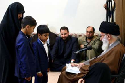 دیدار جمعی از خانواده‌های شهدای مدافع حرم با مقام معظم رهبری