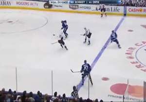 برخورد توپ هاکی به سر مربی