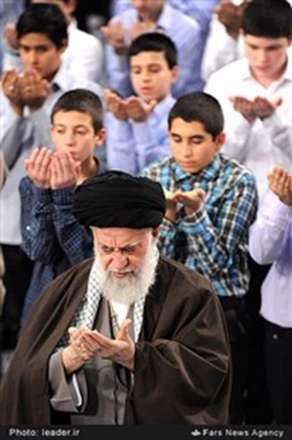 مراسم جشن تکلیف دانش آموزان در حسینیه امام خمینی(ره)