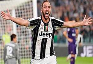 عملکرد فوق العاده هیگواین در فصل 2017-2016