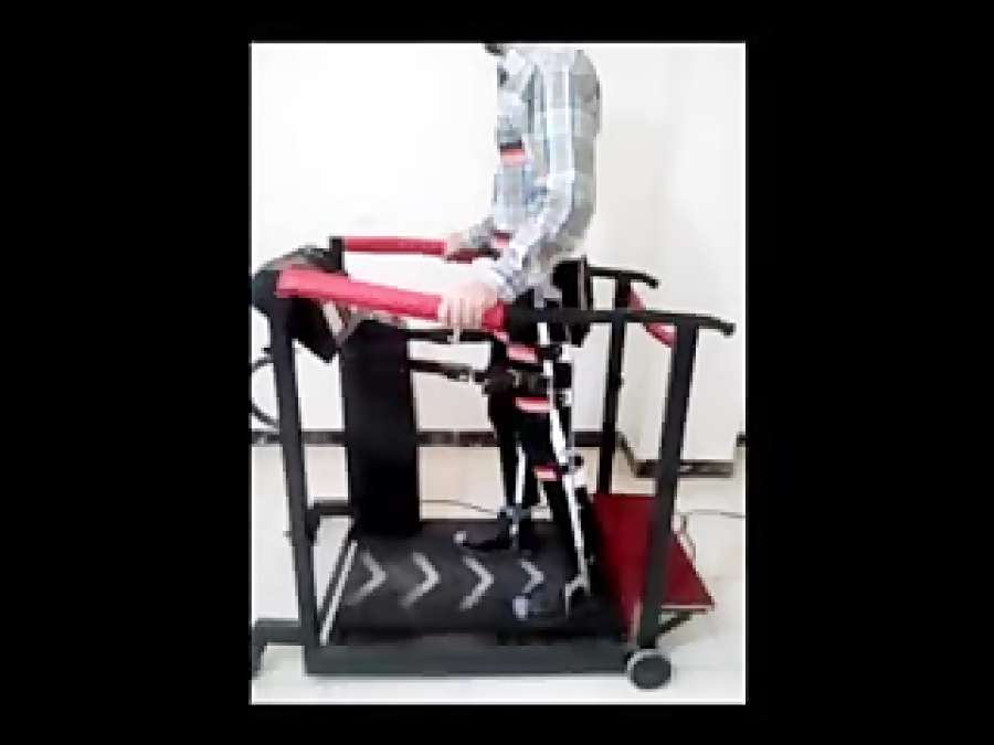 کلیپ راه رفتن با بریس بر روی تردمیل