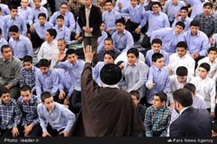مراسم جشن تکلیف دانش آموزان در حسینیه امام خمینی(ره)