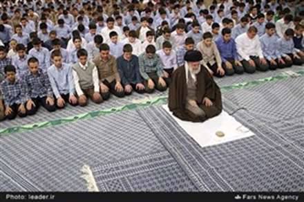 مراسم جشن تکلیف دانش آموزان در حسینیه امام خمینی(ره)