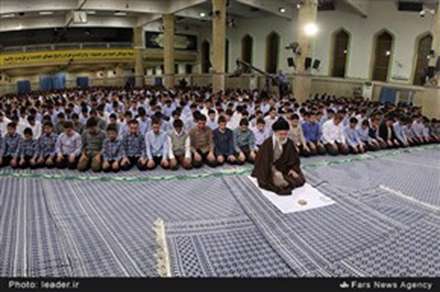 مراسم جشن تکلیف دانش آموزان در حسینیه امام خمینی(ره)