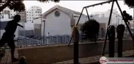 تصویر متحرک  بچه رو با پدرش تنهانزارین