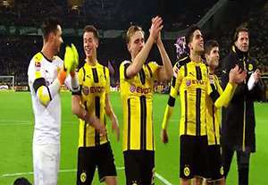 شادی دورتموندی ها همراه با هواداران پس از شکست بایرن