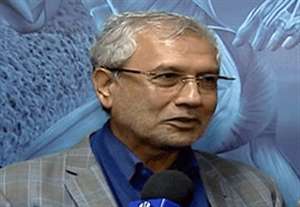 نمایش استعداد فوتبالی وزیر کار در افتتاح مجموعه ورزشی کارگران