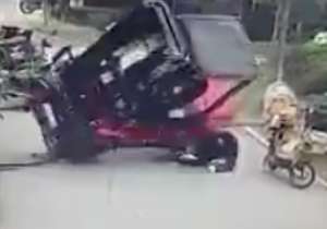 مرگ دلخراش راننده پس از سقوط لیفتراک