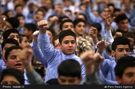 مراسم جشن تکلیف دانش آموزان در حسینیه امام خمینی(ره)