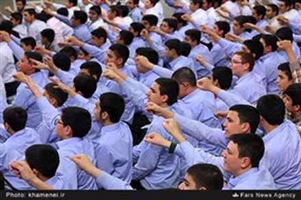 مراسم جشن تکلیف دانش آموزان در حسینیه امام خمینی(ره)