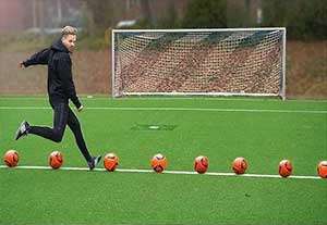 چالش شوت و تیرک