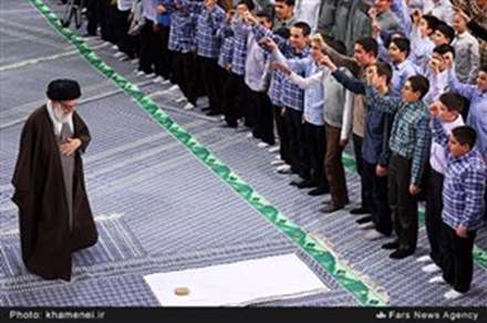 مراسم جشن تکلیف دانش آموزان در حسینیه امام خمینی(ره)