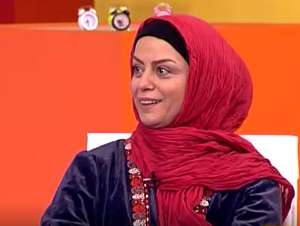 آلمانی صحبت کردن دو بازیگر زن روی آنتن زنده