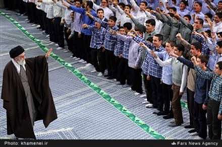 مراسم جشن تکلیف دانش آموزان در حسینیه امام خمینی(ره)