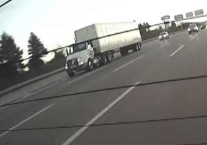 تصادف تریلی با شش خودرو