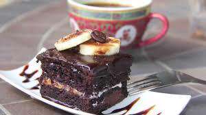 کیک چند لایه موزی شکلاتی