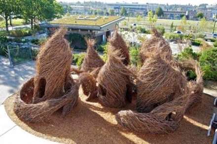 مجسمه سازی با نهال درختان
