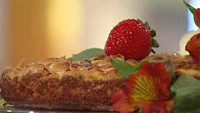 کیک سیب و بادام