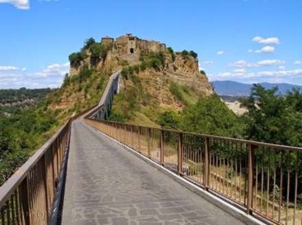 چیویتا دی بانورجیو ، شهری بر روی قله