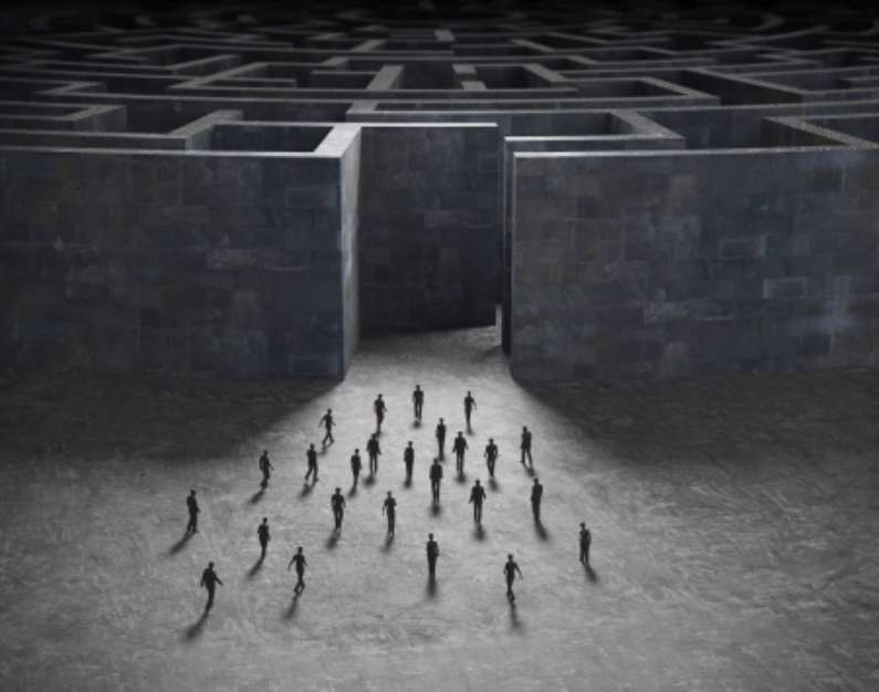 Tiny people entering a mze