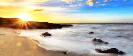 Crأ©puscule sur la plage de Cap Champagne, La Rأ©union.