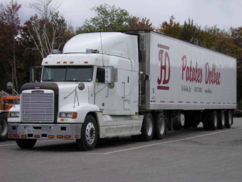 white freightliner truck