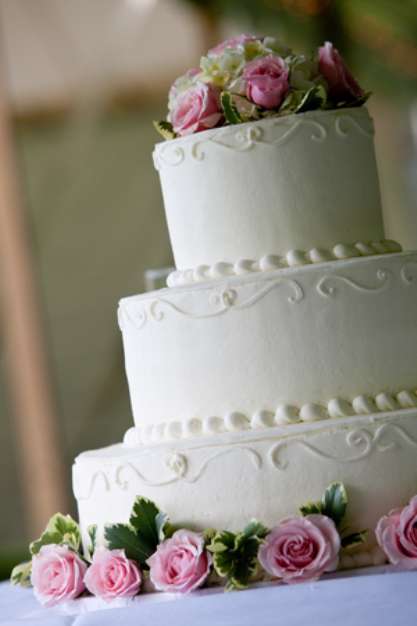 White wedding cake with pink flowers