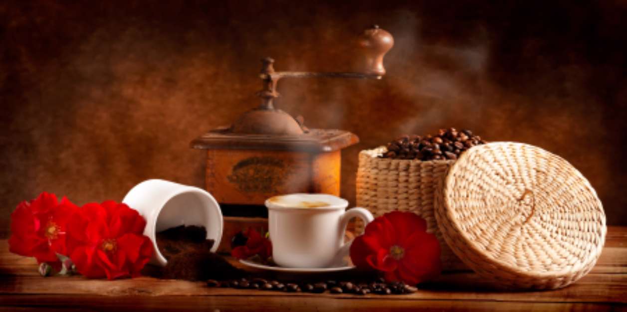 Cappuccino caldo con caffأ¨ tostato