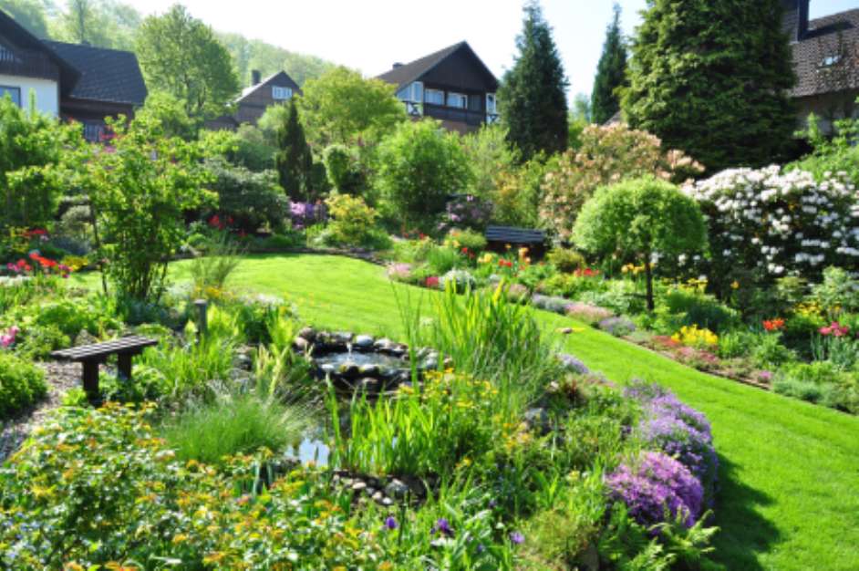 schأ¶ner Garten im Frأ¼hling