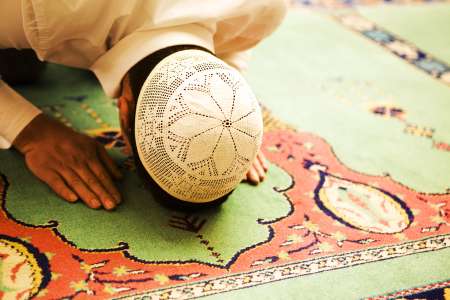 Praying people sajdah