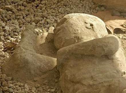 موزه ای از اجساد انسان های مدفون شده