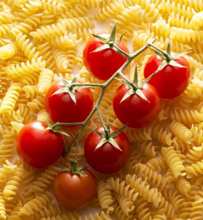 close up with macaroni and tomato