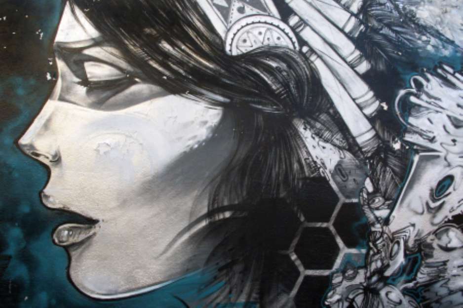 Arte urbano. Graffiti de una mujer en una pared