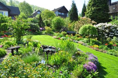 schأ¶ner Garten im Frأ¼hling