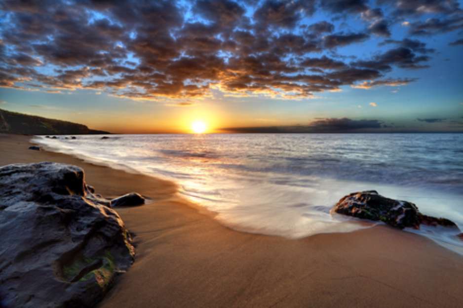 Crأ©puscule sur les plages de Saint-Paul, La Rأ©union.