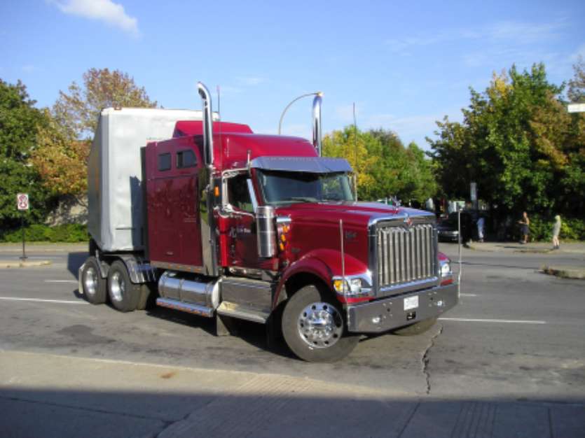 red kenworth truck
