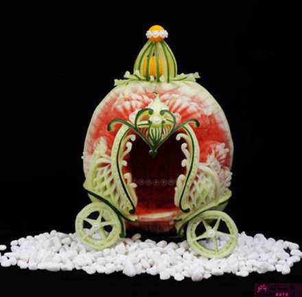 کنده کاری های جادویی روی میوه ها و سبزیجات