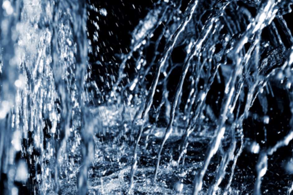 splash water