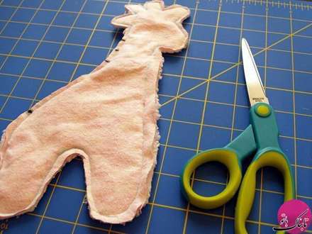 آموزش ساخت زرافه نمدی و آویزهای بهاری برای تزیین خانه