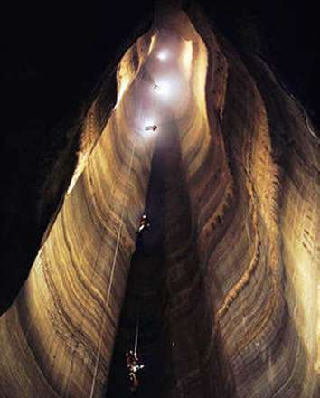 غارهای زیبا و خیره کننده در سراسر جهان