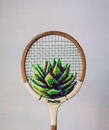 گلدوزی‌های هنرمندانه روی راکت تنیس