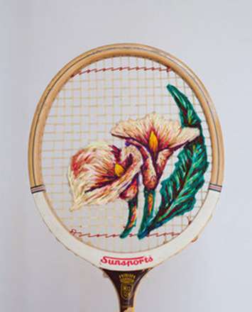 گلدوزی‌های هنرمندانه روی راکت تنیس