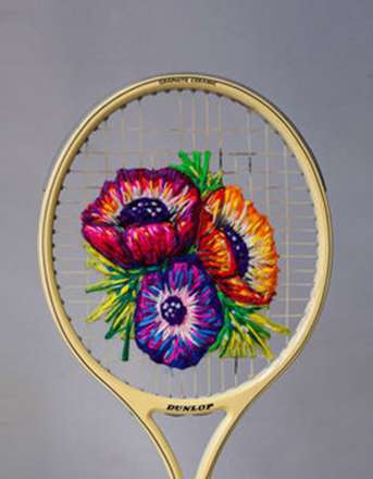 گلدوزی‌های هنرمندانه روی راکت تنیس