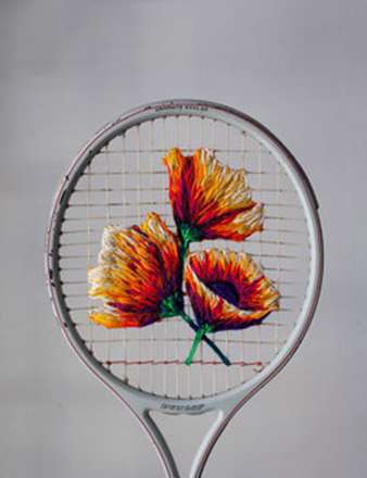 گلدوزی‌های هنرمندانه روی راکت تنیس