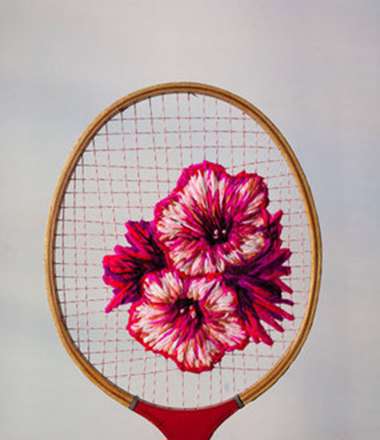 گلدوزی‌های هنرمندانه روی راکت تنیس