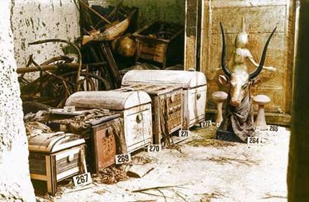 تصاویر دیده نشده از کشف مقبره فرعون و اشیا داخلش