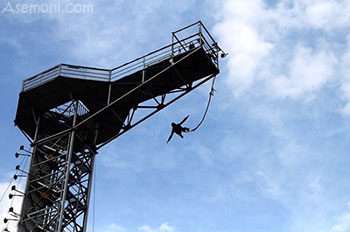 لحظه سقوط دختر 17 ساله از ارتفاع بانجی جامپینگ