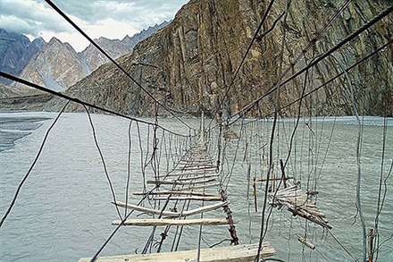 با ترسناک‌ترین پل‌های جهان آشنا شوید