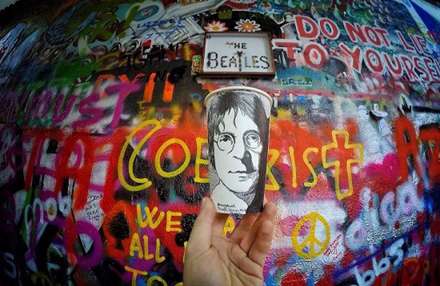 استفاده از لیوان کاغذی به جای بوم در سفر به دور دنیا